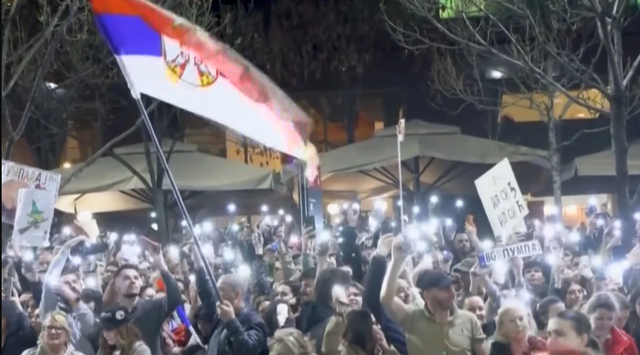 Armë sonike në protesta! Autoritetet serbe mohojnë akuzat.