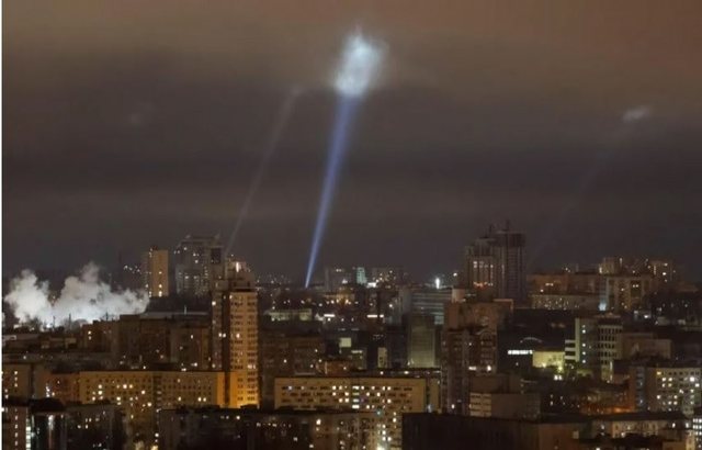 Rusia dhe Ukraina kryejnë sulme ajrore një ditë pas bisedës