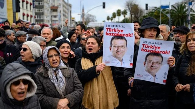 Arrestimi i Imamoglu shkakton protesta të dhunshme në Stamboll,