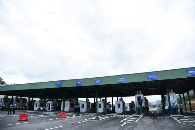 Tentoi të fuste në Shqipëri automjetin e vjedhur në