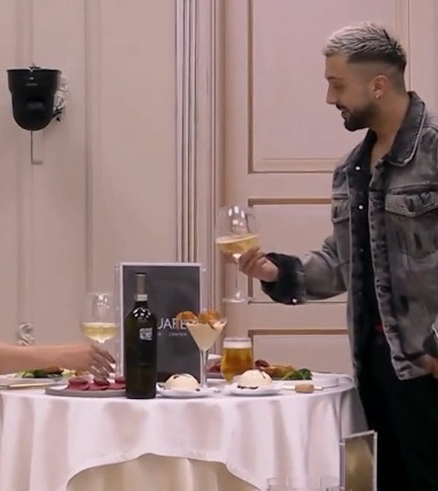 Gjesti kërkon një darkë romantike me Eglin. Çfarë i
