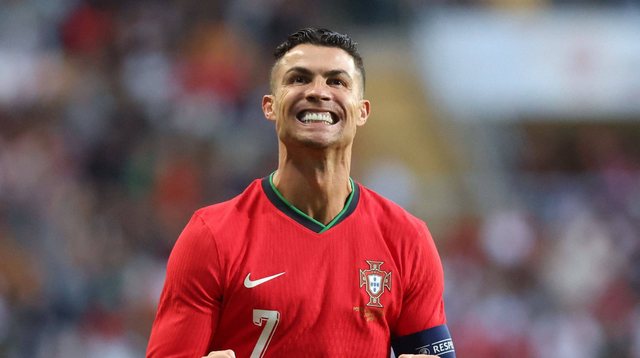 Cristiano Ronaldo, lojtari i parë në historinë e futbollit