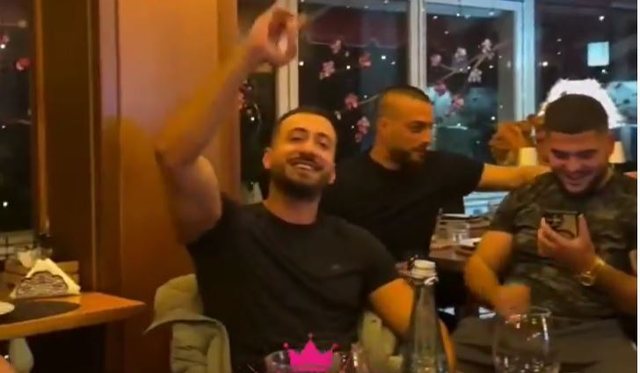 "Dil njëherë o moj faqekuqe…" , pasi policia i hoqi