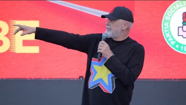 Rama këshillë vajzave: Vendosni kusht djemve që ju