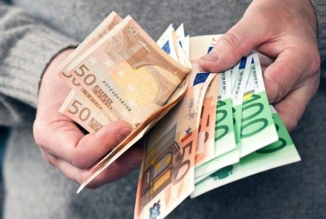 Kursi i këmbimit për sot, "fundoset" dollari amerikan
