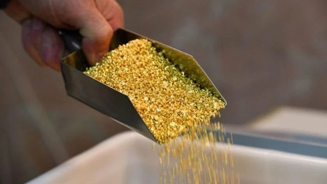Shkencëtarët zviceranë: Ju po hidhni në kosh arin 22 karat