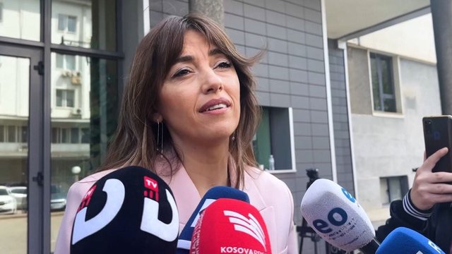 Kosovë/ Albulena Haxhiu: Nëse nuk votohet kryetari i Kuvendit,