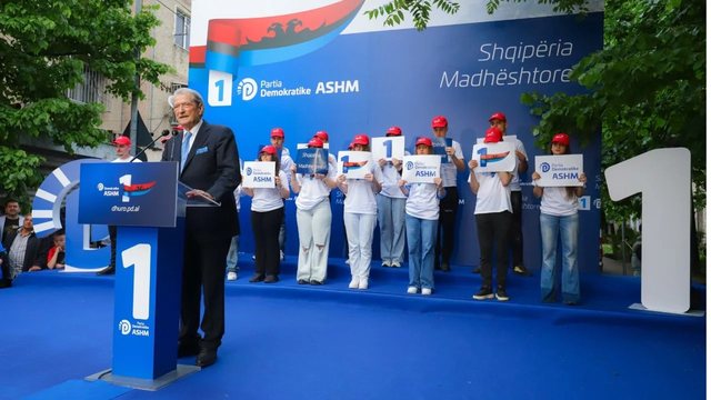Berisha u premton mësuesve: Nuk do të ketë rrogë minimale