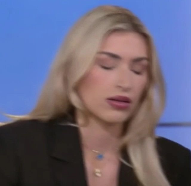 Shqetësim në Fox News - Momenti kur analistit i bie të