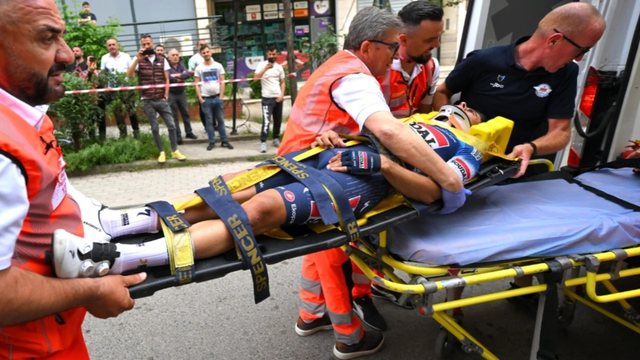 Aksidenti në Giro d’Italia, përfundoi në spital pas