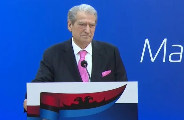 "Në Shkozet po shpërndahen zarfe në banesa për