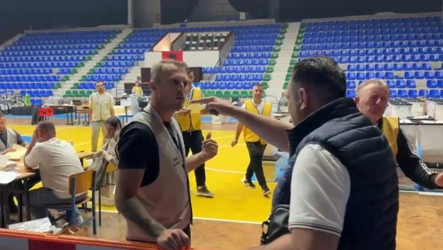 Tension në një KZAZ në Durrës/ Dy vota tepër në