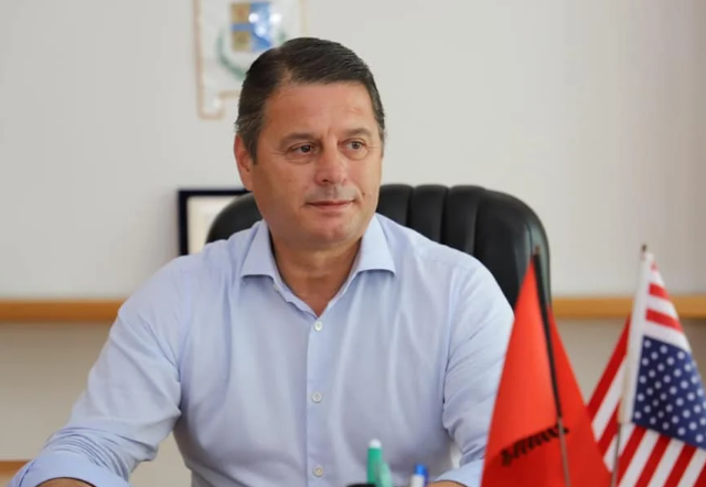 Pjerin Ndreu i kthehet keq Gjin Gjonit: U bëtë gazi i botës, ku