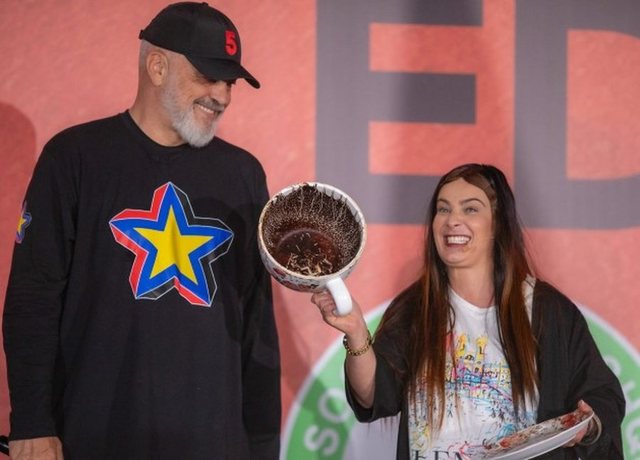 “Parashikoi” fitoren e socialistëve, aktorja Delinda Disha uron