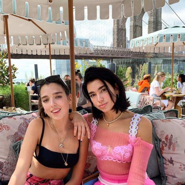 Feston sot ditëlindjen/ Dua Lipa uron për herë të parë