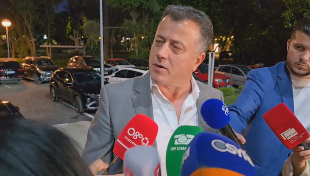 Humbja në zgjedhje, Noka sherr me gazetarët dhe u tregon