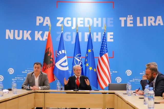 Berisha: Bandat në 10 qarqe sollën në parlament 30 deputetë