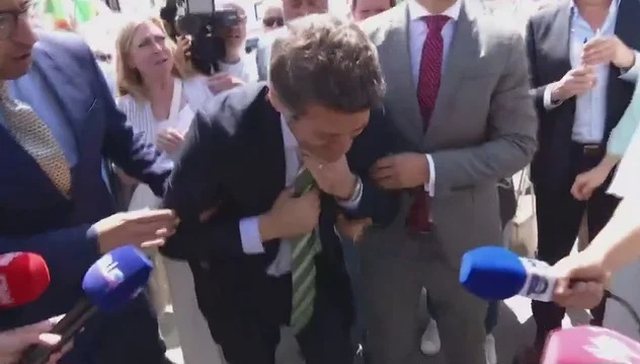 Video/ Lideri i partisë së ekstremit të djathtë të