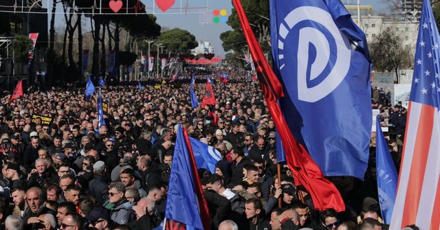 Policia refuzoi lejen, PD e vendosur të mbajë protestën në