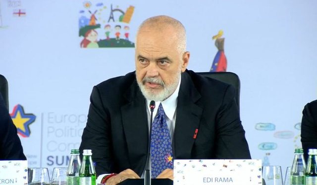 “Jeni të rrethuar nga imagjinata e fëmijëve", Rama