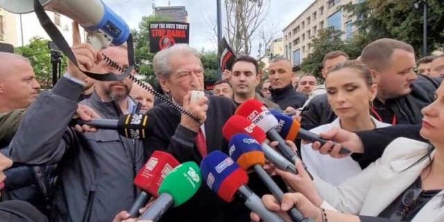 Berisha i bashkohet protestës: Zgjedhjet ishin një farsë e