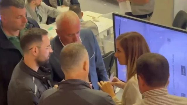 Tensione në sallë gjatë kutisë së fundit, PD mban