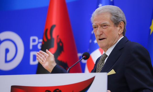 A do i pranojë PD 50 mandatet në Kuvend? Ja si përgjigjet Berisha