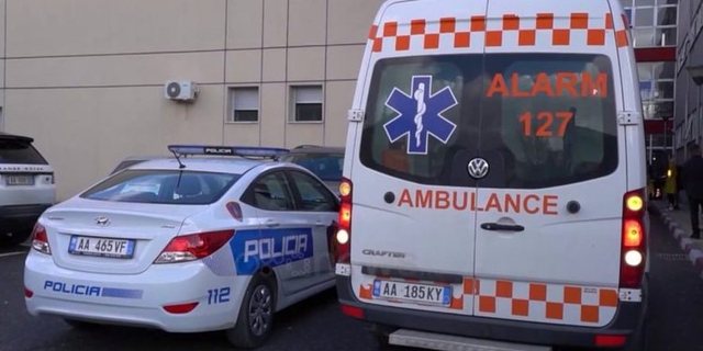 Aksident i rëndë në Tiranë, makina merr përpara