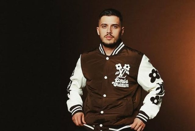 Mendojnë se "kunjën" ndaj Vis Pupës e ka shkruar Sara
