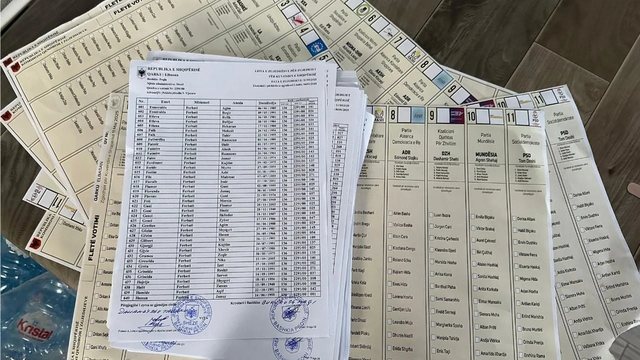 "Treni bullgar" në Peqin/ PD kërkesë KQZ: Na jepni