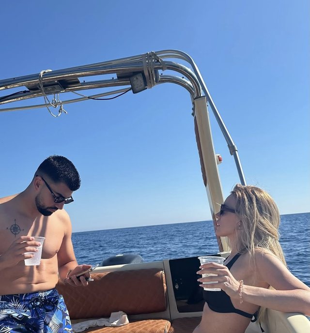 Pas ndarjes nga Romeo Veshaj, Heidi Baci shfaqet në krah të një