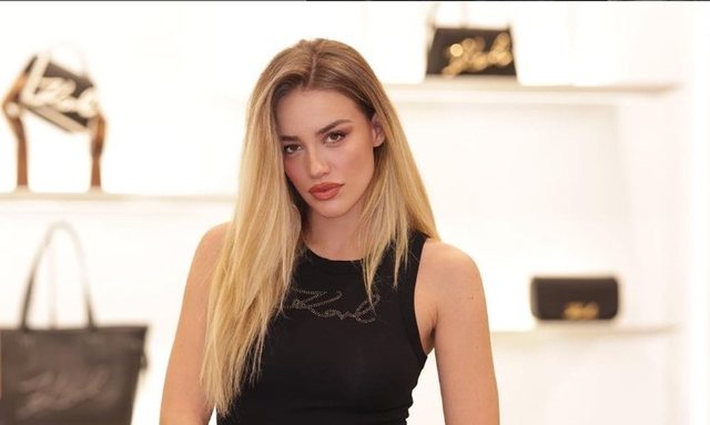 Pas ndarjes nga Romeo Veshaj, Heidi Baci shfaqet në krah të një