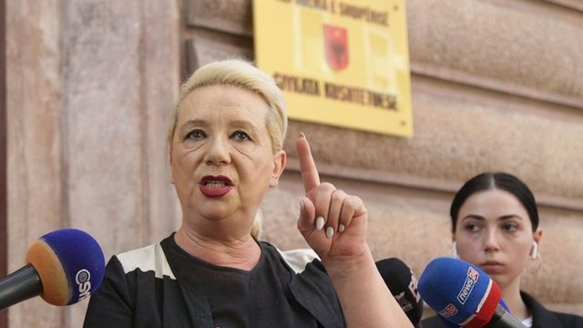“Rama ka tentuar të më joshë”, Adriana Kalaja: