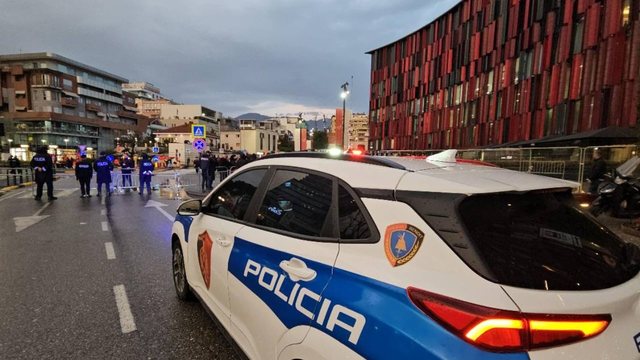 Policia ‘blindon’ edhe hotelin ku po qëndron ekipi serb i