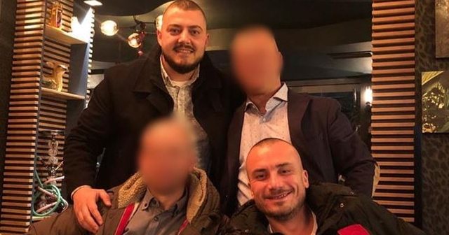 Pinë gjakun e njëri-tjetrit dhe lidhën vëllazëri,