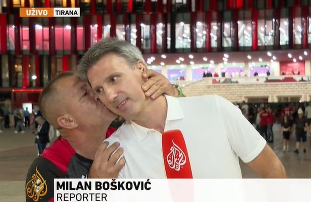 Pamjet që po bëhen virale në mediat ballkanike: Tifozi i