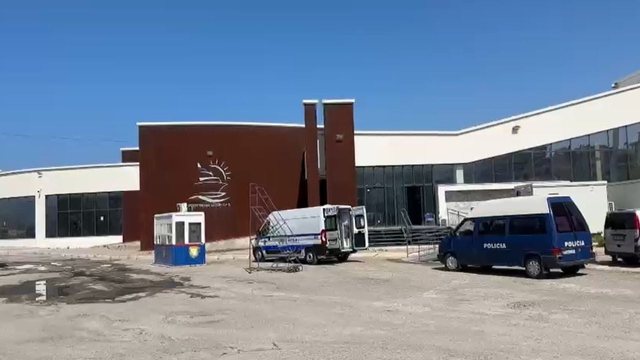 55 mijë euro të fshehura në furgon, ndalohet në Portin e