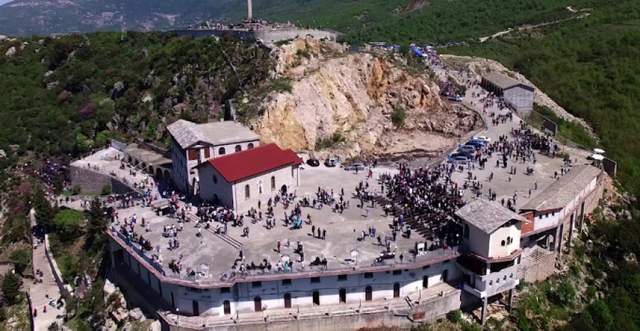 “Të verbrës që iu kthye shikimi”, Prifti rrëfen
