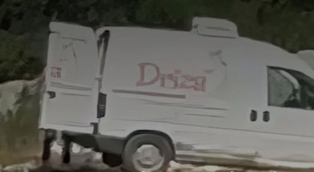 Furgoni i "Driza" hedh pulat e ngordhura në lumë, rrjeti