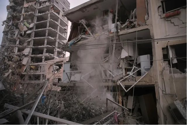 Izraeli pëson dëme nga sulmet e Iranit, 10 të vdekur e shumë