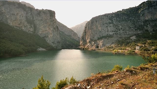 Tragjike në Mat! Mbytet teksa po lahej në lumë 22-vjeçari