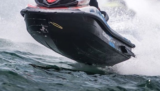 Turisti belg aksidentohet me "Jet Ski" tek në plazh tek