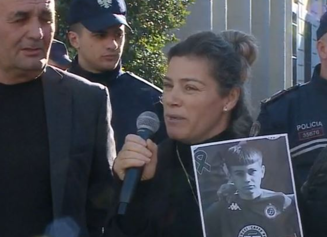 “Familja e autorit s’na ka kërkuar falje”/ Nëna e