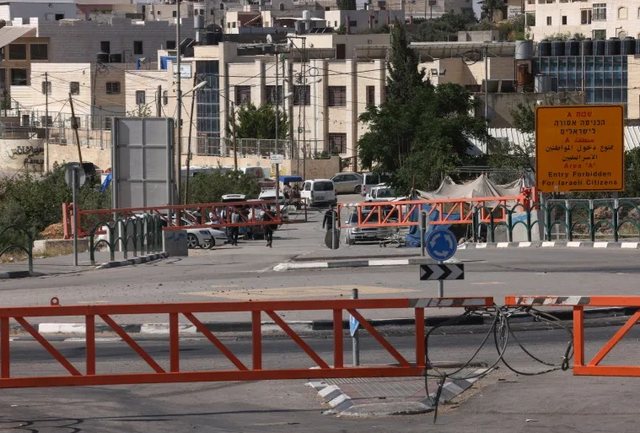 Pse Izraeli e ka vënë Bregun Perëndimor nën izolim