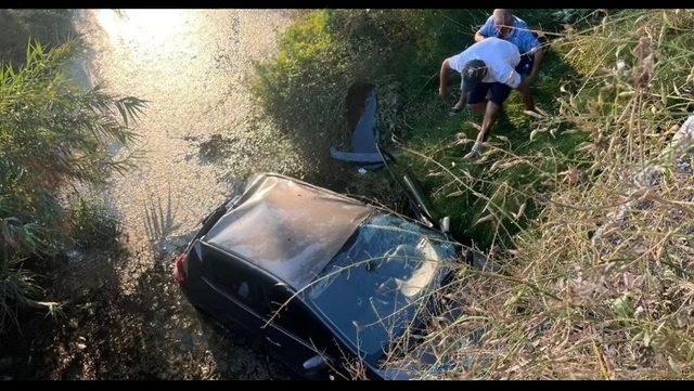 Aksident i rëndë në Sarandë-Delvinë, makina bie nga