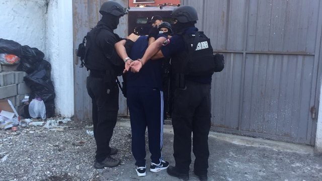 Transport kokaine përmes aeroportit të Mançesterit/ Arrestohen