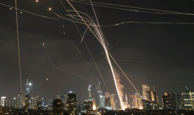 Paralajmërimi i FUNDIT i Iranit: Sapo nisëm raketa balistike super
