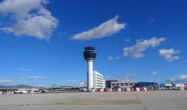 Alarm në Aeroportin e Athinës! Tym në kabinë, avioni me 150