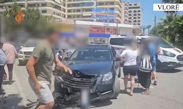 Goditi disa herë makinën e qytetarit pas aksidentit në