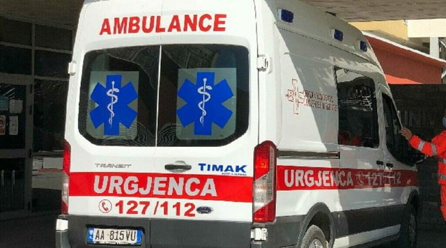 E rëndë në Tiranë/ Gruaja bie nga pallati ku banonte, humb